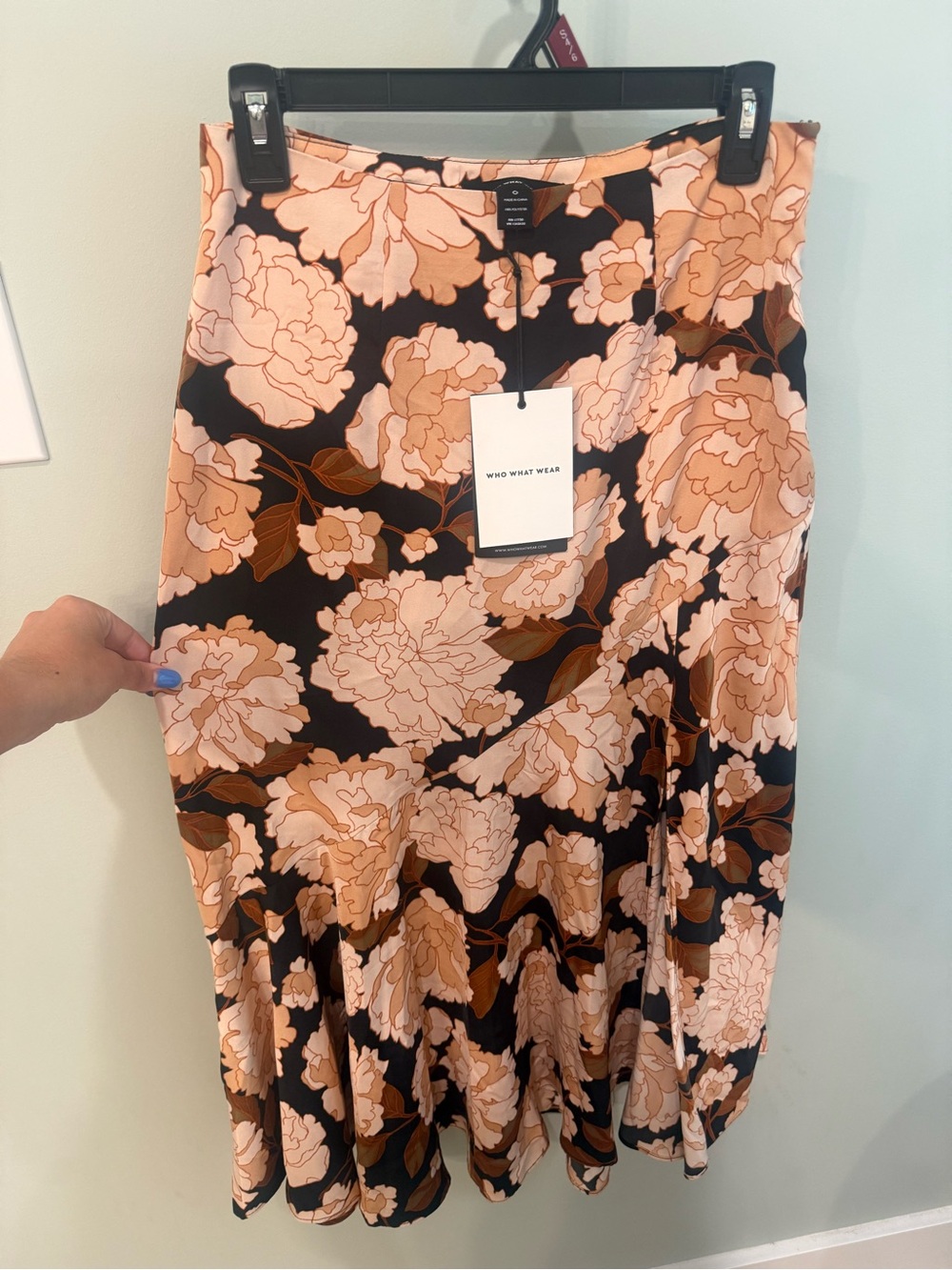 Who What Wear Women’s Black Floral Midi Skirt with Peach Bloom Print